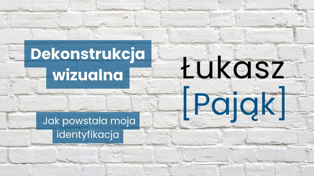Grafika z napisem „Dekonstrukcja wizualna. Jak powstała moja identyfikacja” oraz znakiem marki Łukasz Pająk z imieniem nad nazwiskiem ujętym w niebieskie nawiasy kwadratowe, umieszczona na tle białej ceglanej ściany.