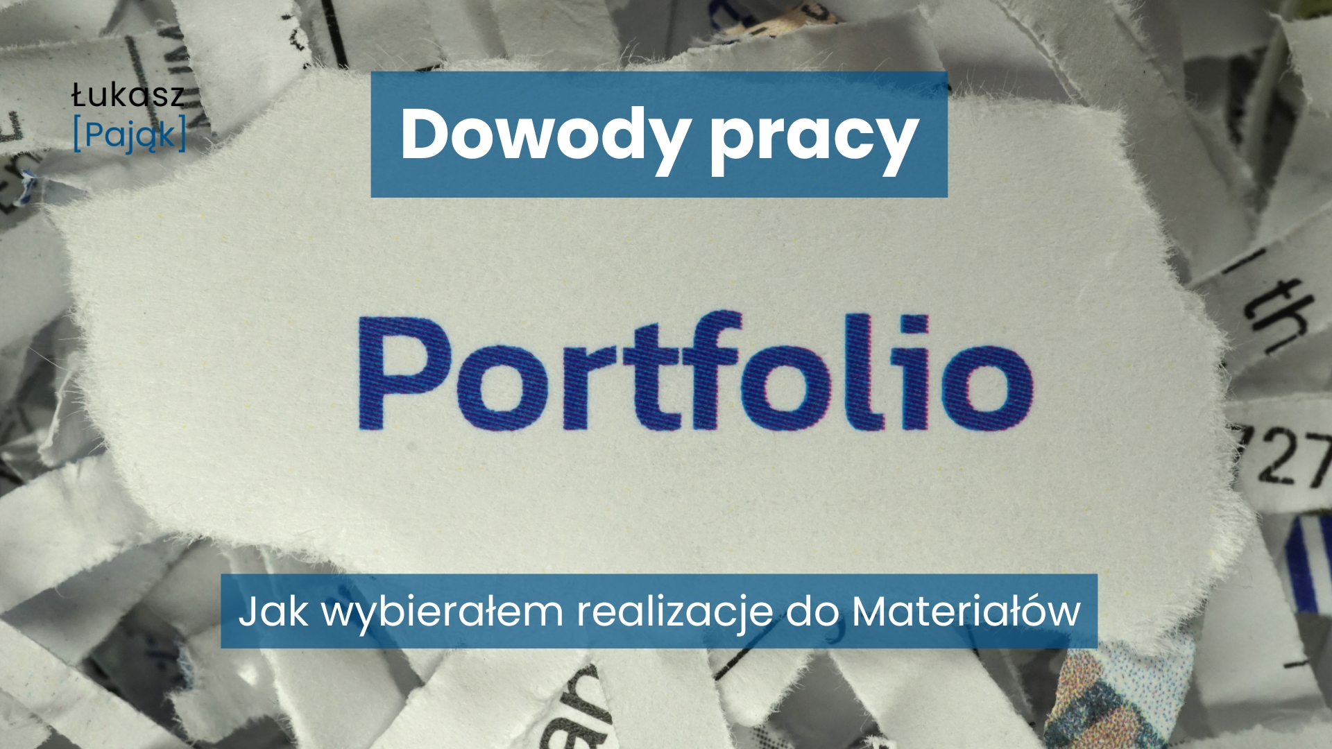 Grafika z napisem „Dowody pracy” i podtytułem „Jak wybierałem realizacje do Materiałów”, przedstawiająca kartkę z napisem „Portfolio” wyróżnioną spośród wielu innych materiałów jako symbol selekcji realizacji.