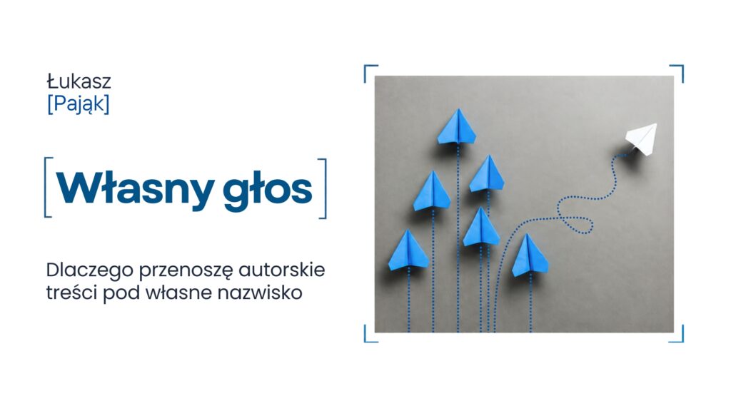 Grafika z napisem „Własny głos” i podtytułem „Dlaczego przenoszę autorskie treści pod własne nazwisko”, przedstawiająca kilka niebieskich papierowych samolotów lecących wspólnym kierunkiem oraz jeden biały wybierający własną trasę, jako metaforę autorskiej drogi.